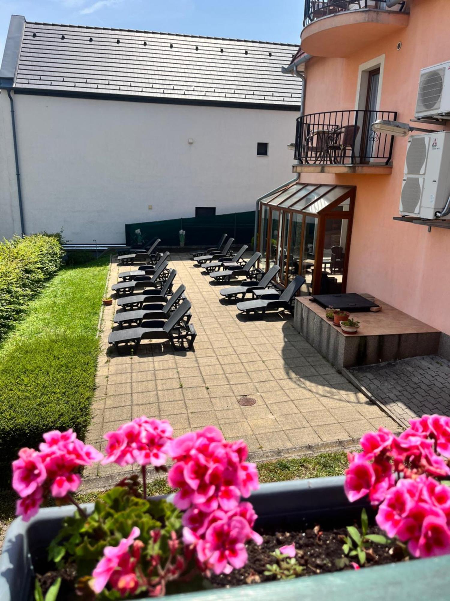 Fonix Wellness *** 1 A Epuelet Heviz Exterior photo